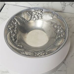 VINTAGE WILTON COMPANY Pewter Fruit Embossed Serving Bowl Home Decor
